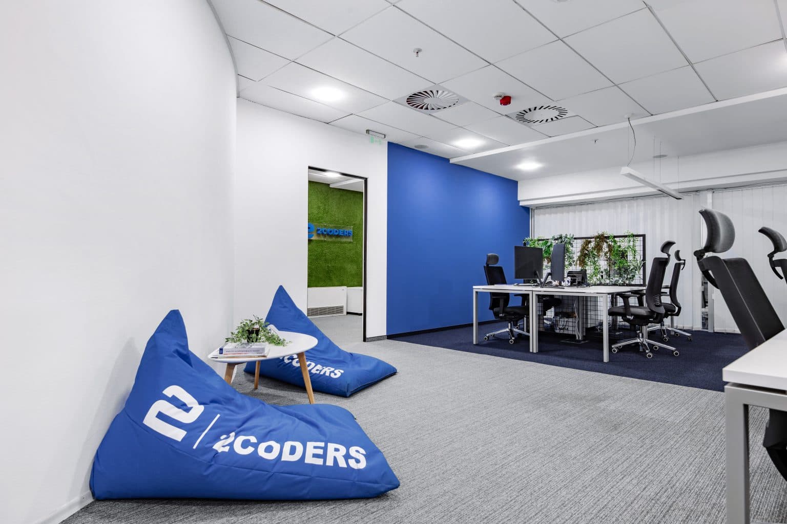 Проект за внатрешен дизајн за 2Coders - 2