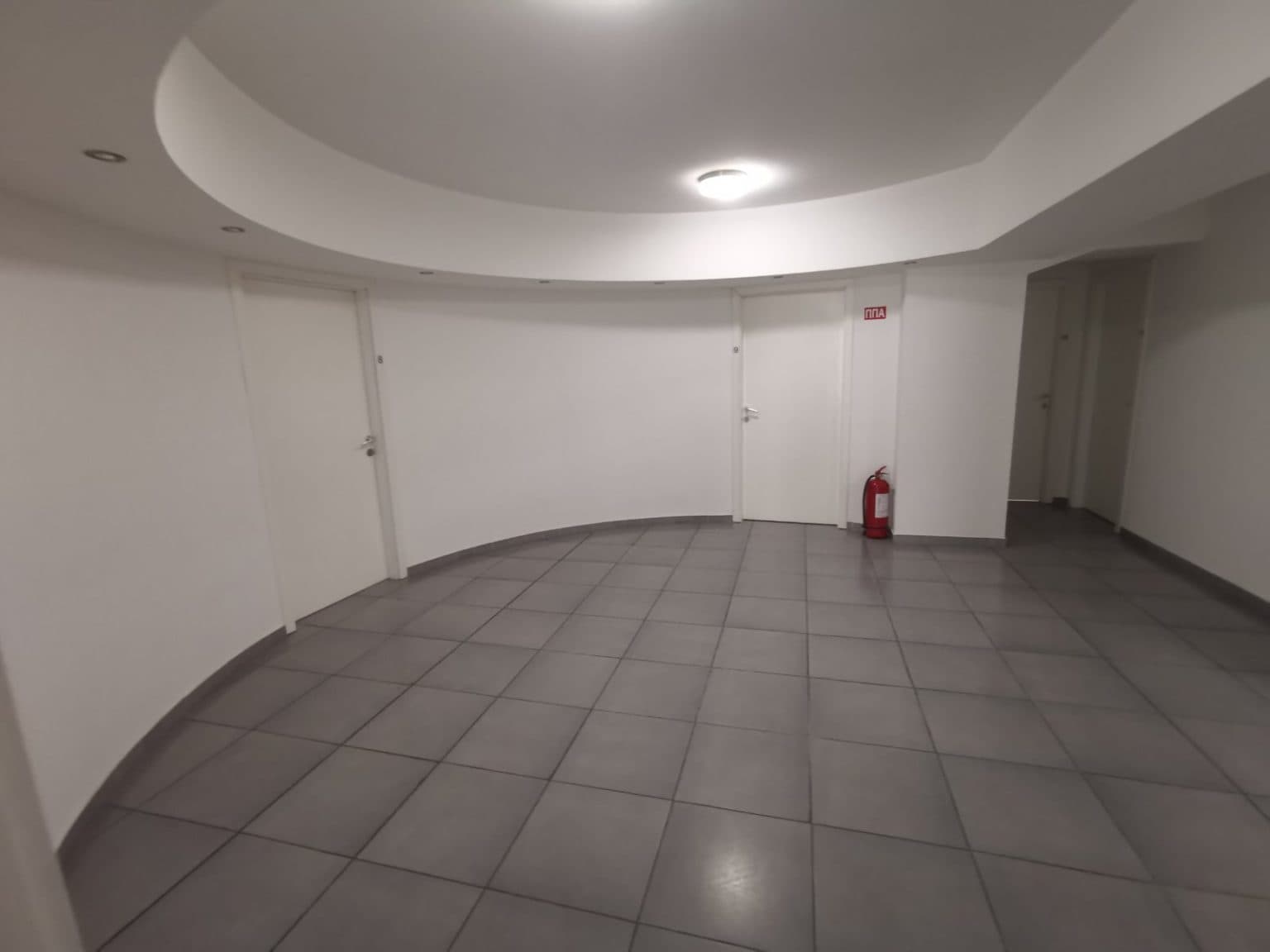 Деловен простор 400м2 - За Изнајмување - Кисела Вода - Слика 1