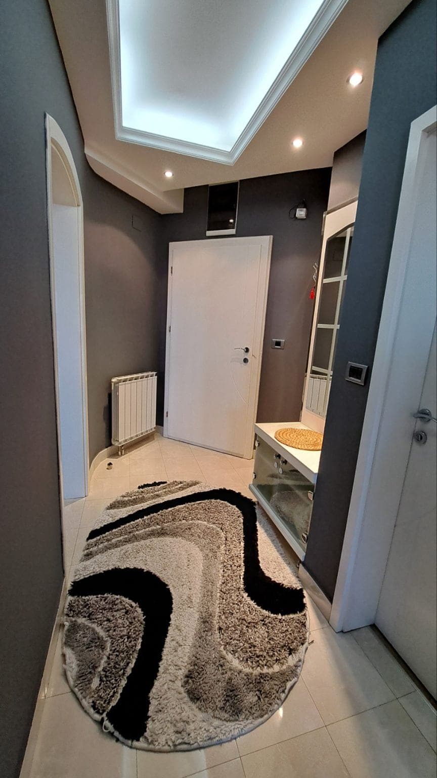 Стан 86м2 во Центар - За Изнајмување - Центар - Слика 7