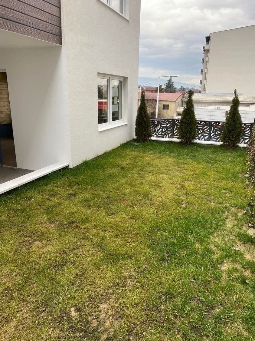 Office space with green yard in Vlae - For Rent - Gjorche Petrov - Image 5