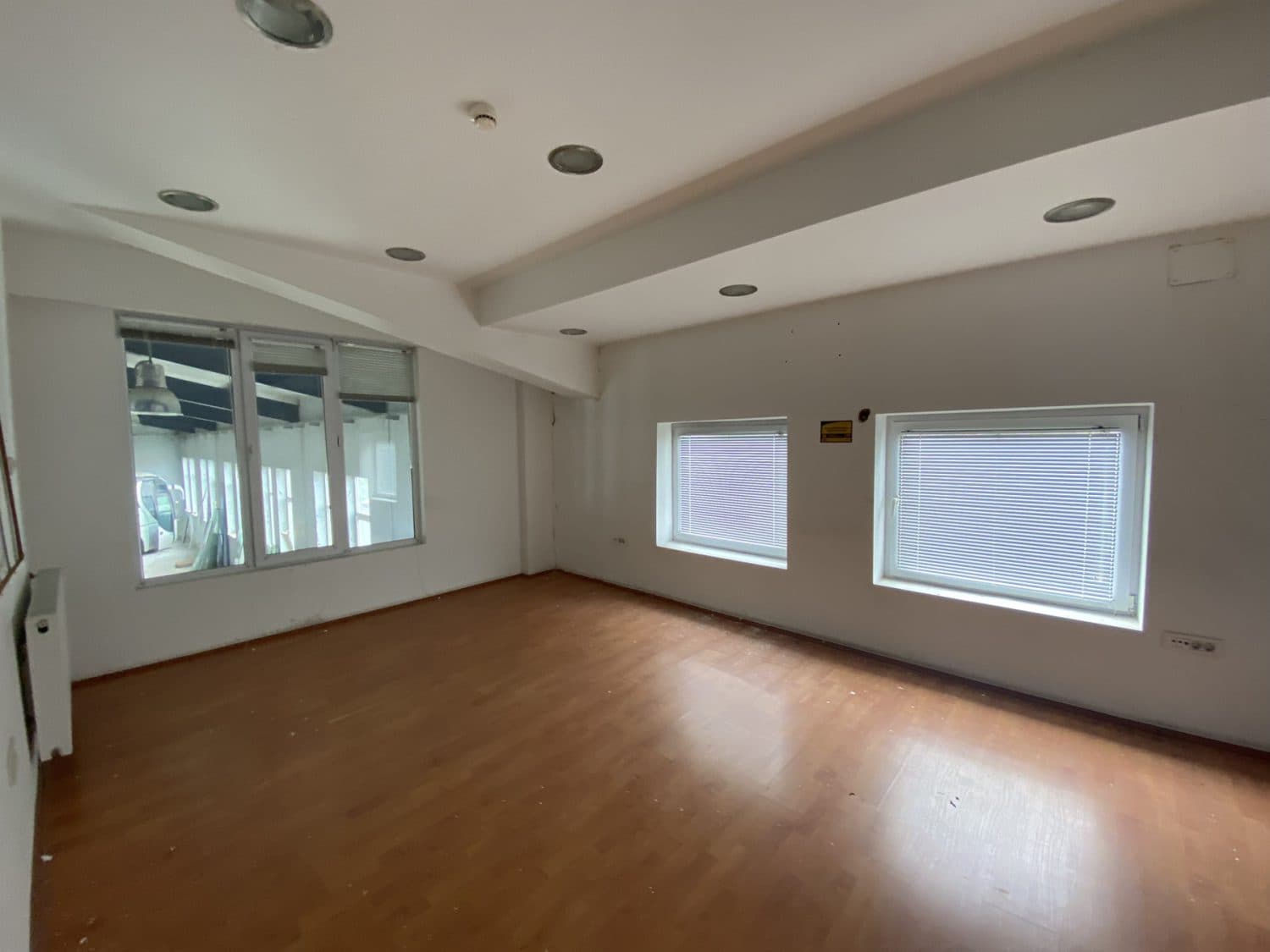 Warehouse in Butel 700m2 - For Sale - Butel - Image 3