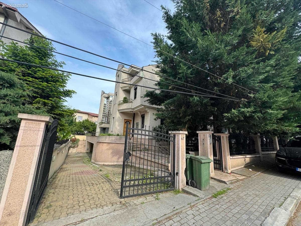 House 520m2 on tranquil location in Crniche - For Sale - Crniche