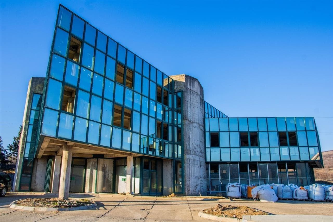 Деловен објект 1354м2 во Кочани - За Изнајмување - Штип - Слика 4