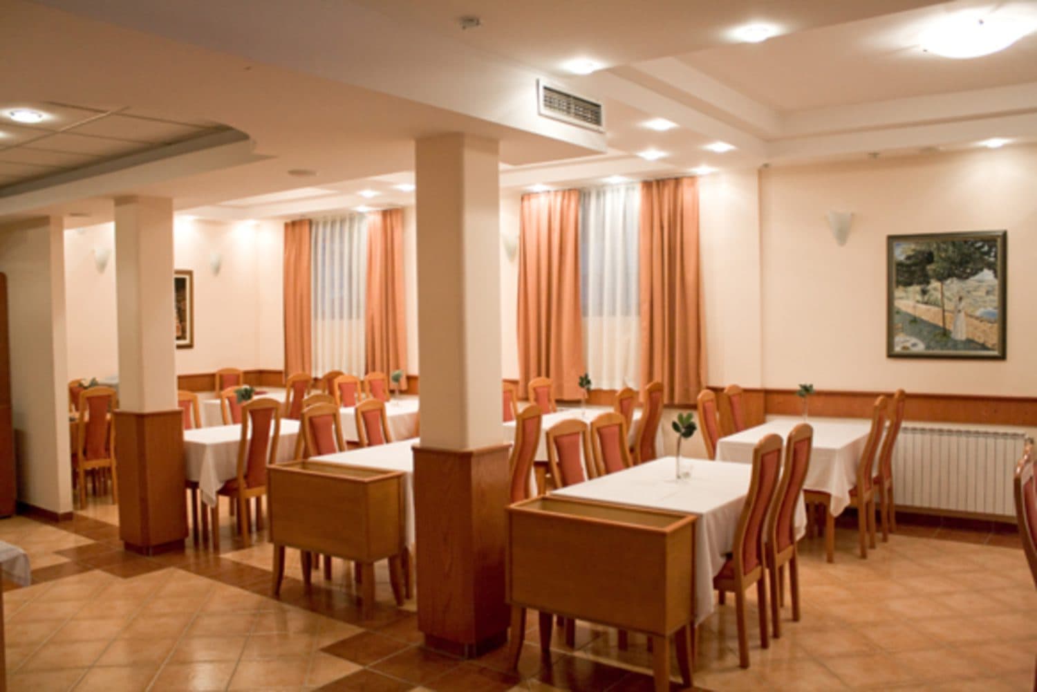 Boutique hotel 740m2 in Peshtani Ohrid - For Sale - Ohrid - Image 9