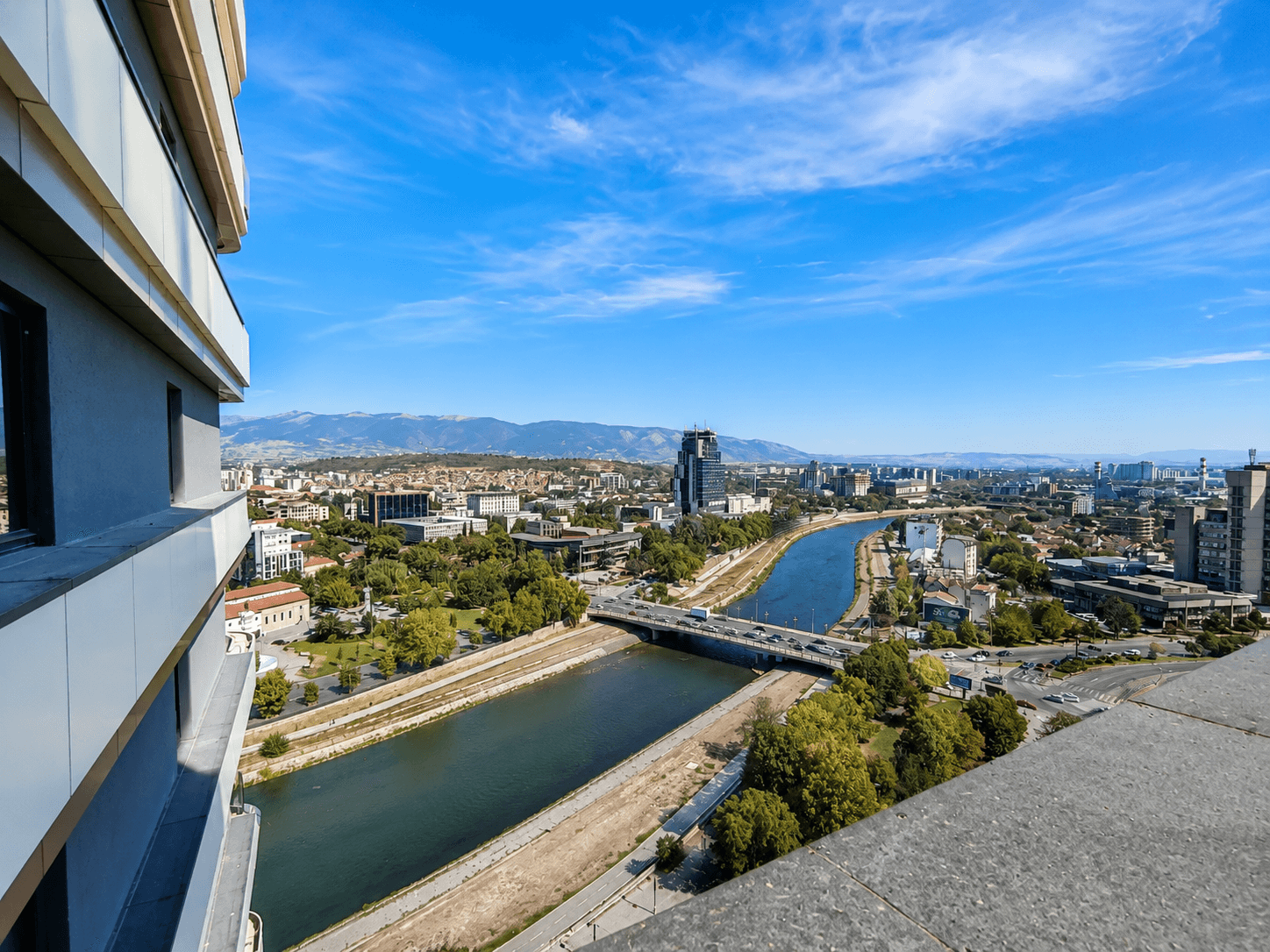 Се изнајмува стан 132м2 во Grand River - 2