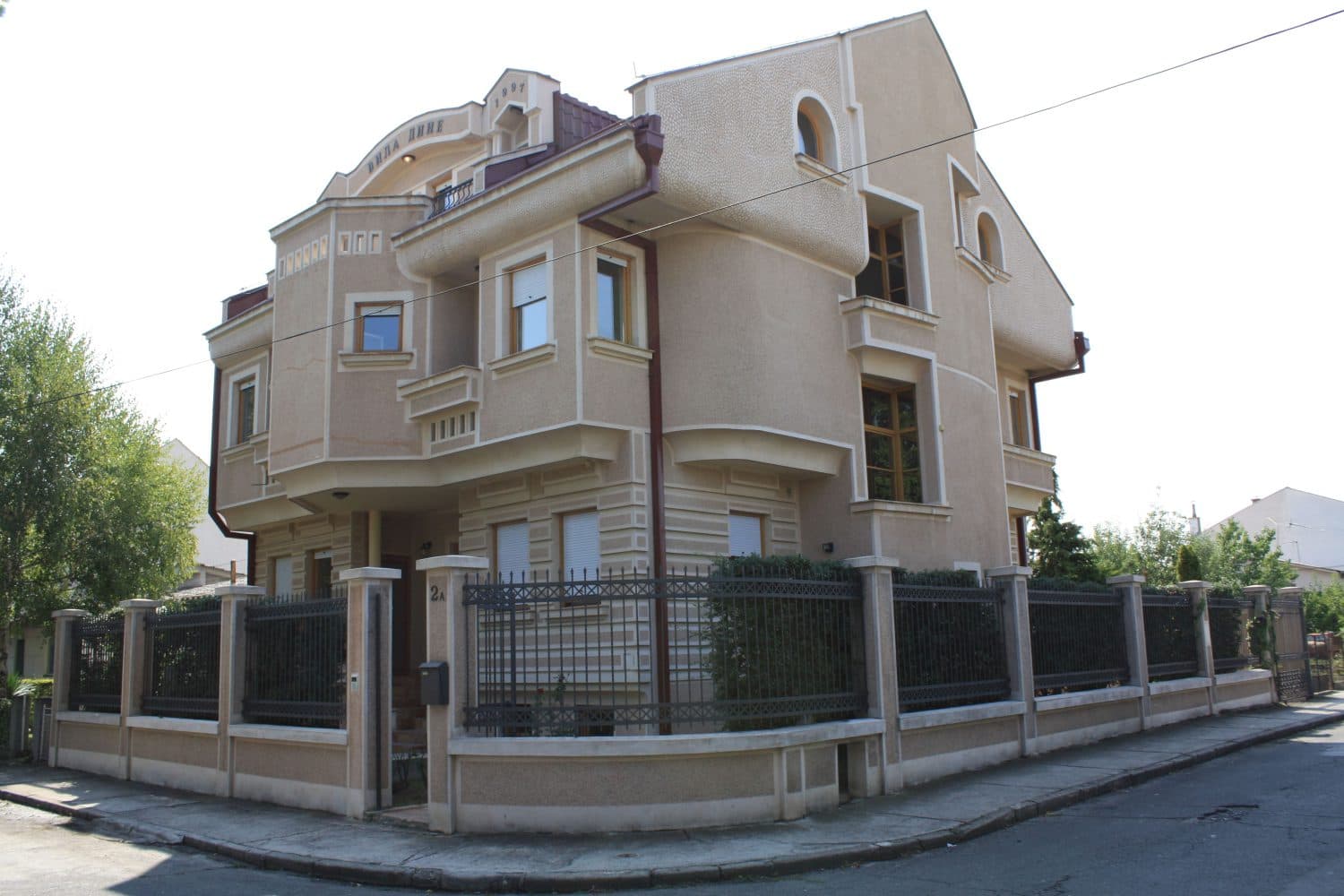 House on excellent location in Taftalidze - For Rent - Karposh - Image 1