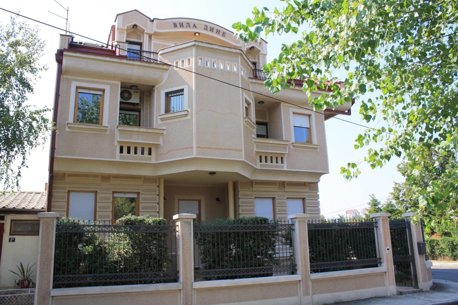 House on excellent location in Taftalidze - For Rent - Karposh - Image 4