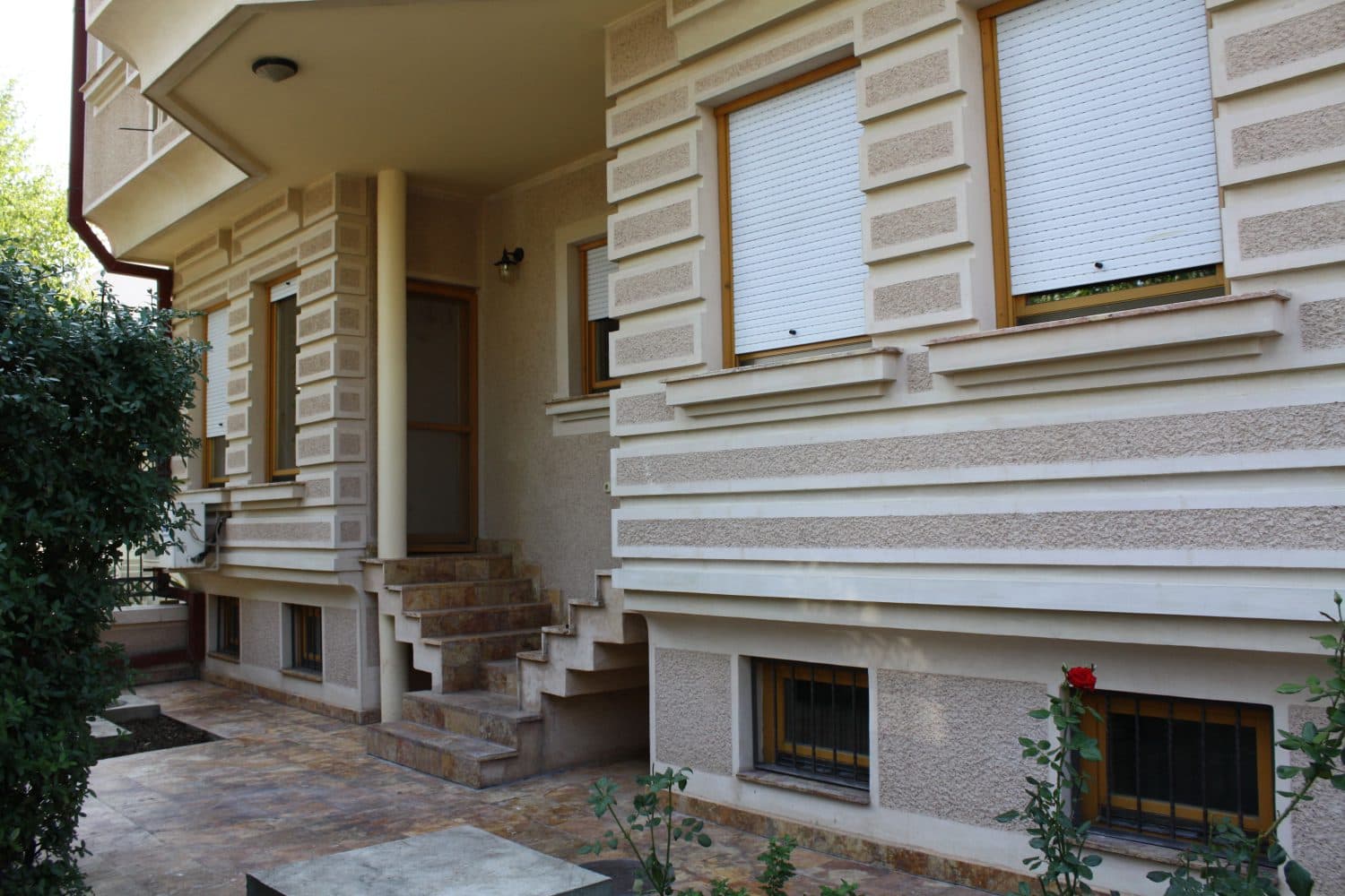 House on excellent location in Taftalidze - For Rent - Karposh - Image 2