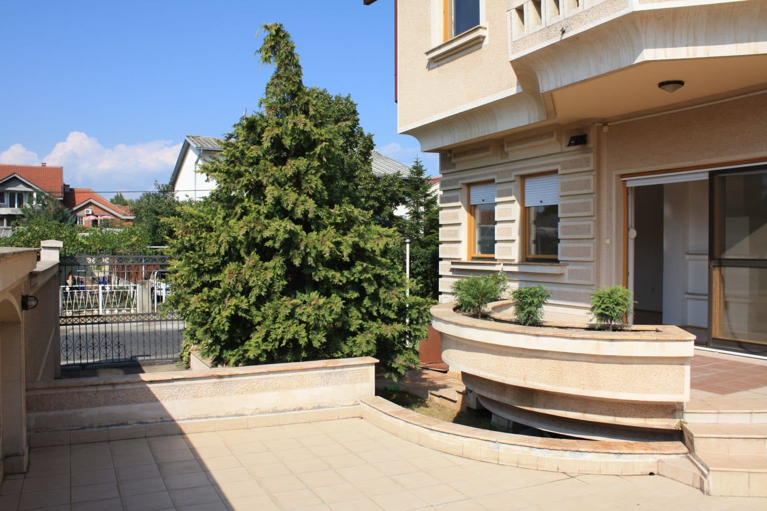 House on excellent location in Taftalidze - For Rent - Karposh - Image 5