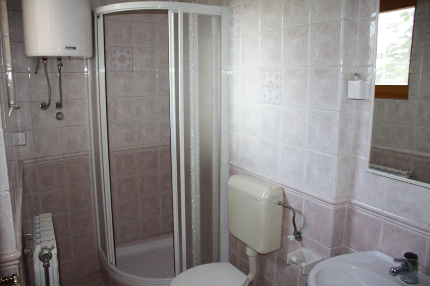 House on excellent location in Taftalidze - For Rent - Karposh - Image 20