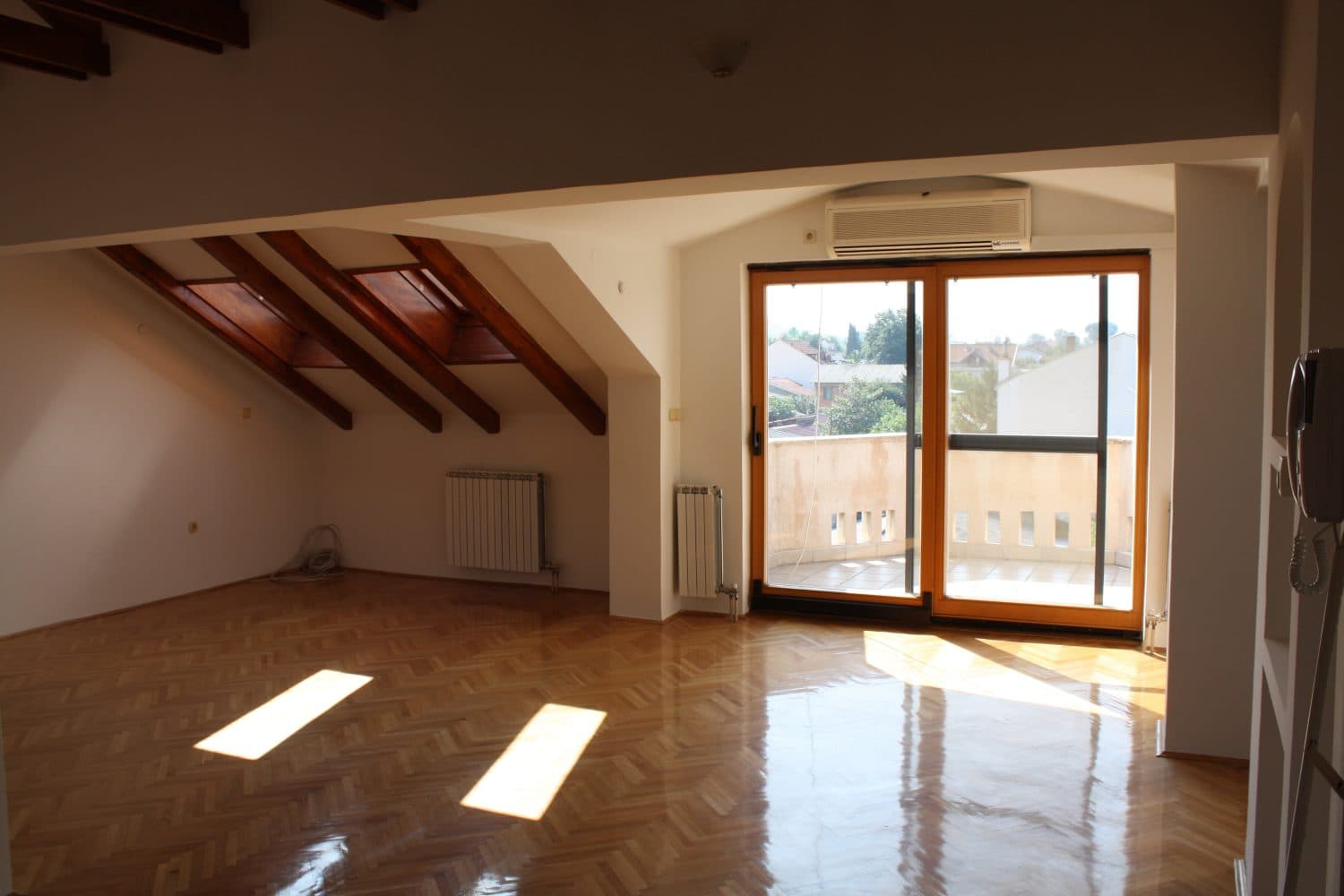 House on excellent location in Taftalidze - For Rent - Karposh - Image 33