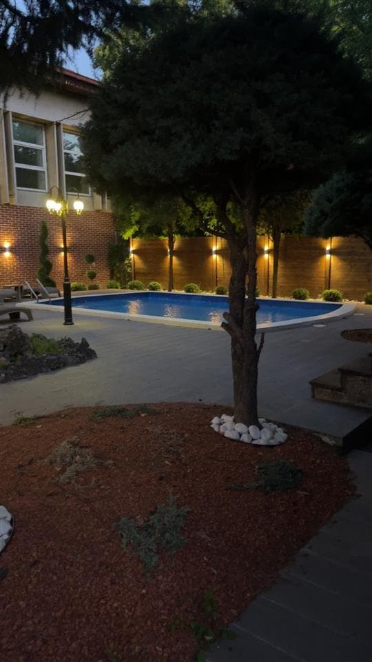 Spacious house 600m2 in Taftalidze - For Rent - Karposh - Image 5