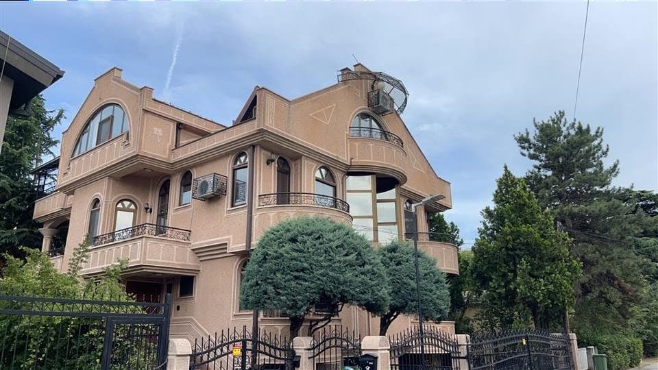 Spacious house 600m2 in Taftalidze - For Rent - Karposh