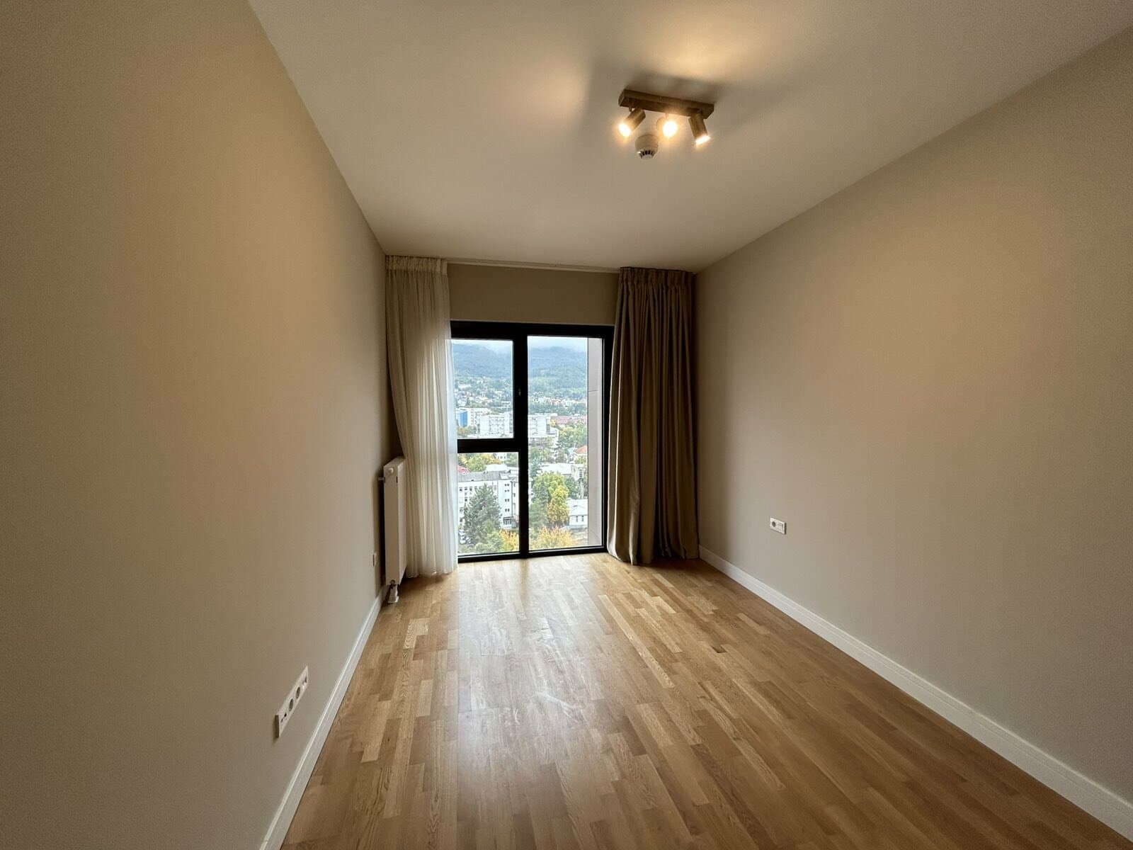 Деловен простор 82м2 во Центар - За Изнајмување - Центар - Слика 9