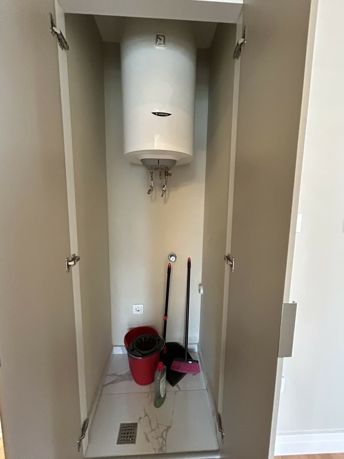 Деловен простор 82м2 во Центар - За Изнајмување - Центар - Слика 10