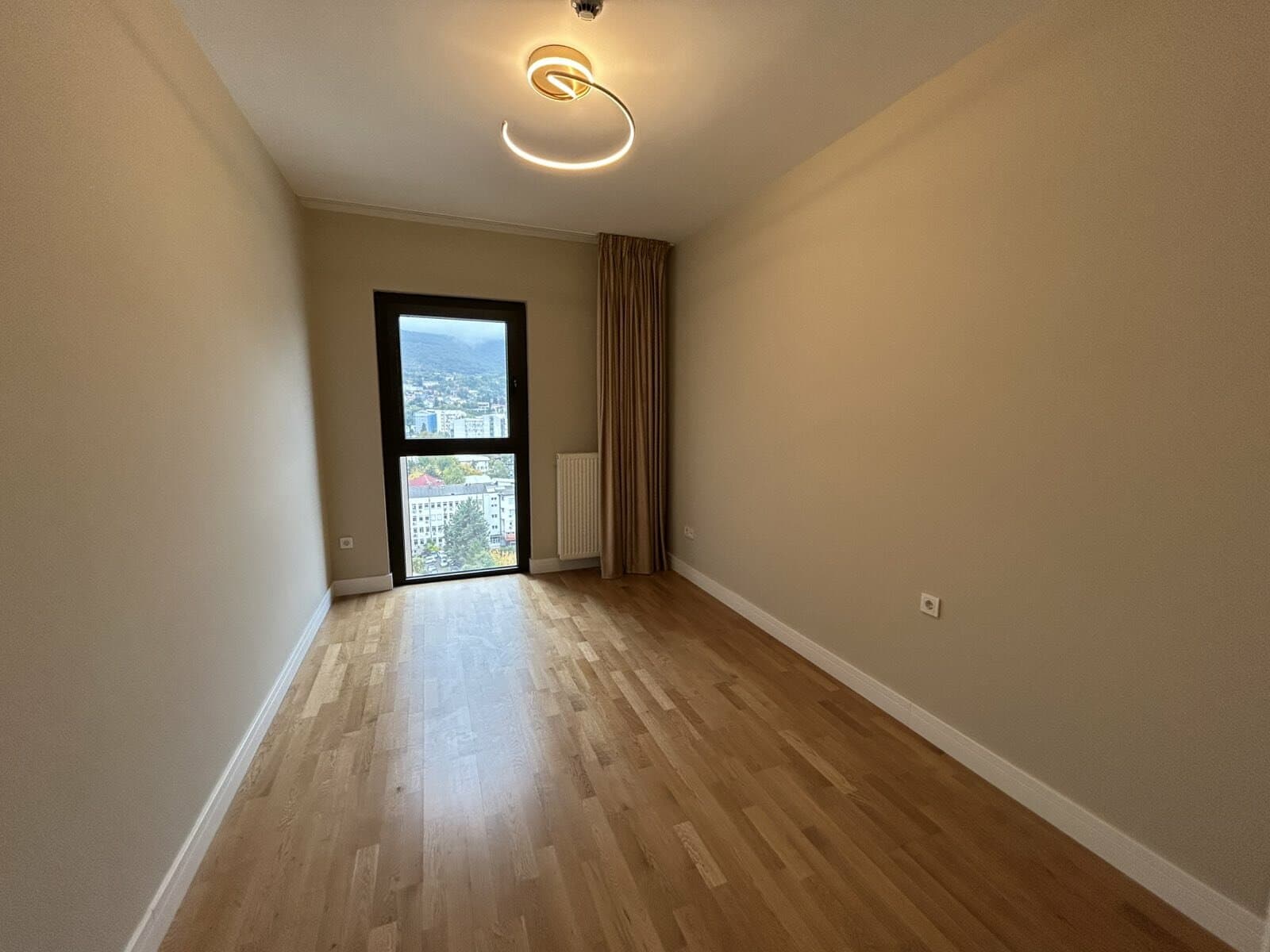 Деловен простор 82м2 во Центар - За Изнајмување - Центар - Слика 3