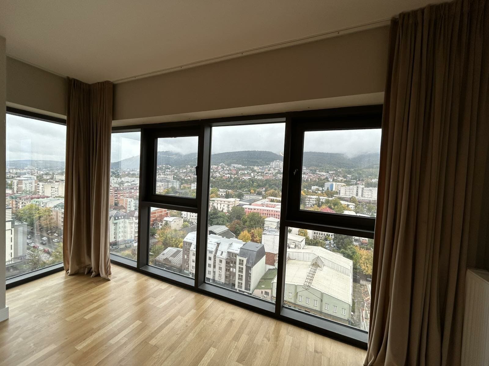 Деловен простор 82м2 во Центар - За Изнајмување - Центар - Слика 1