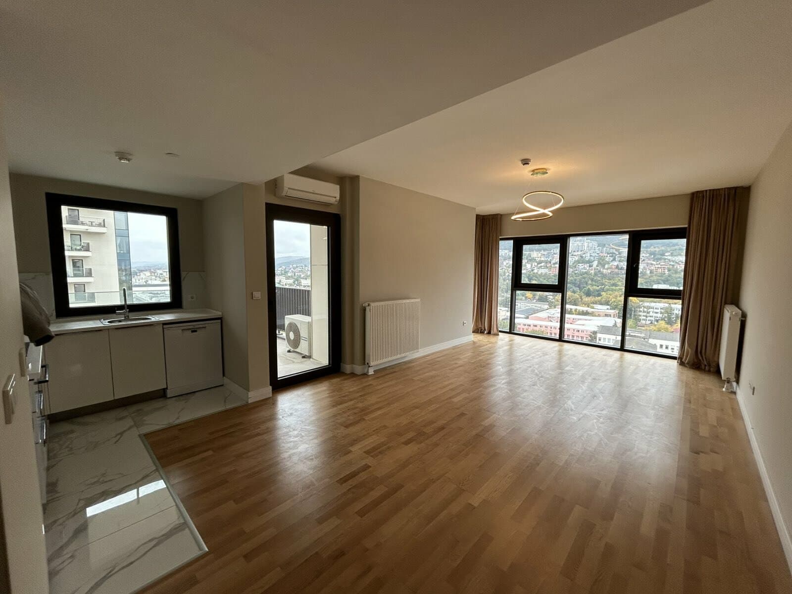 Деловен простор 82м2 во Центар - За Изнајмување - Центар - Слика 4