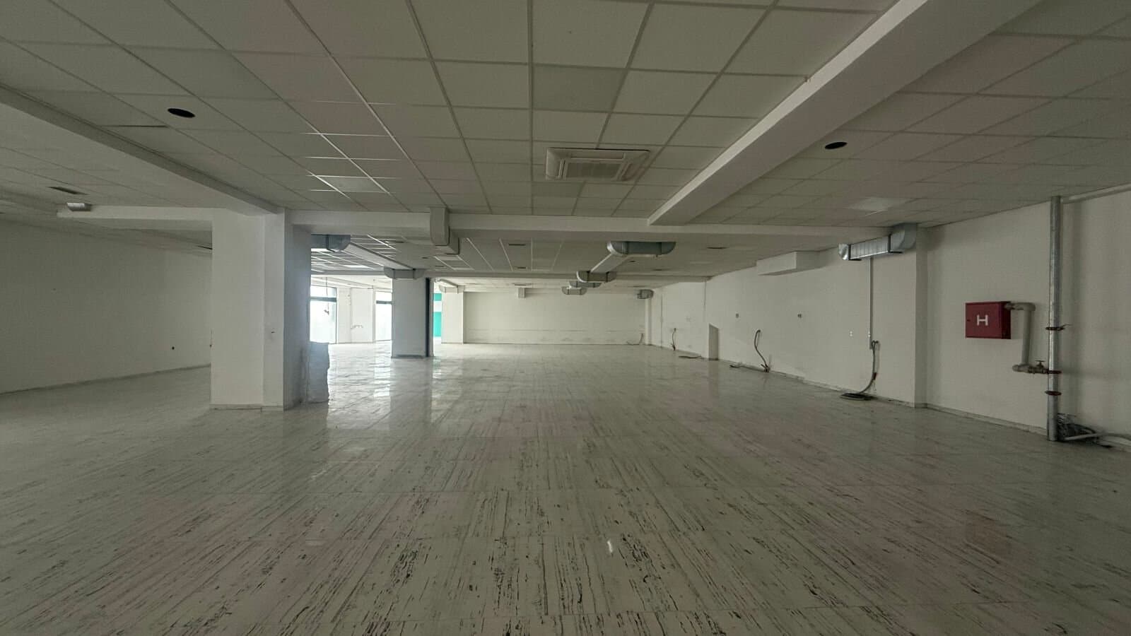 Деловен простор 800м2 во Центар - За Изнајмување - Центар - Слика 6