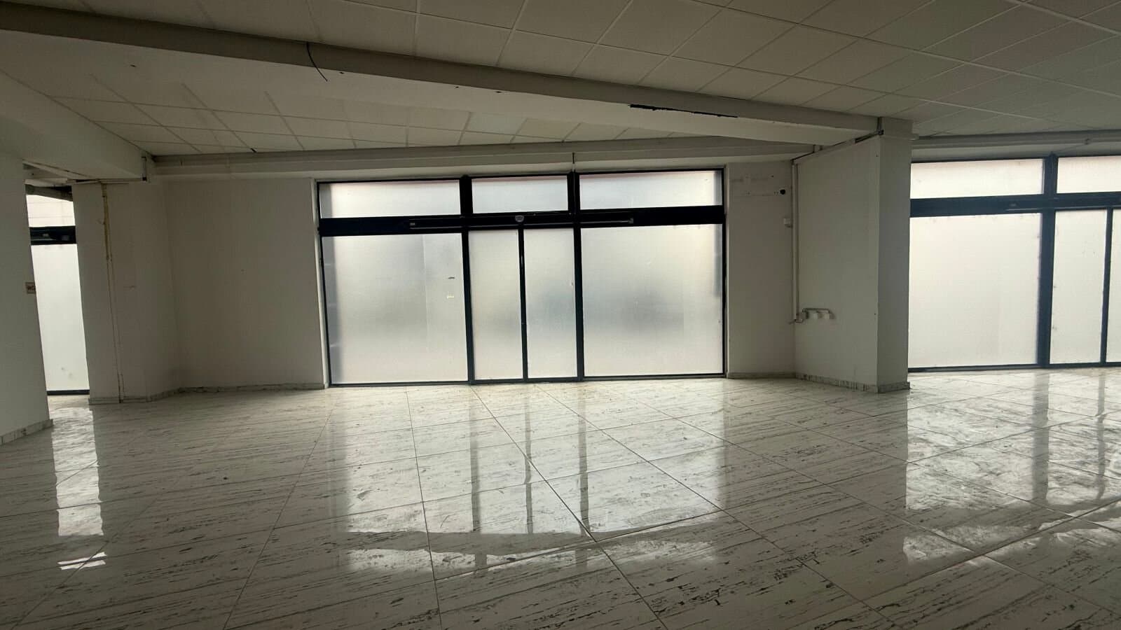 Деловен простор 800м2 во Центар - За Изнајмување - Центар - Слика 2