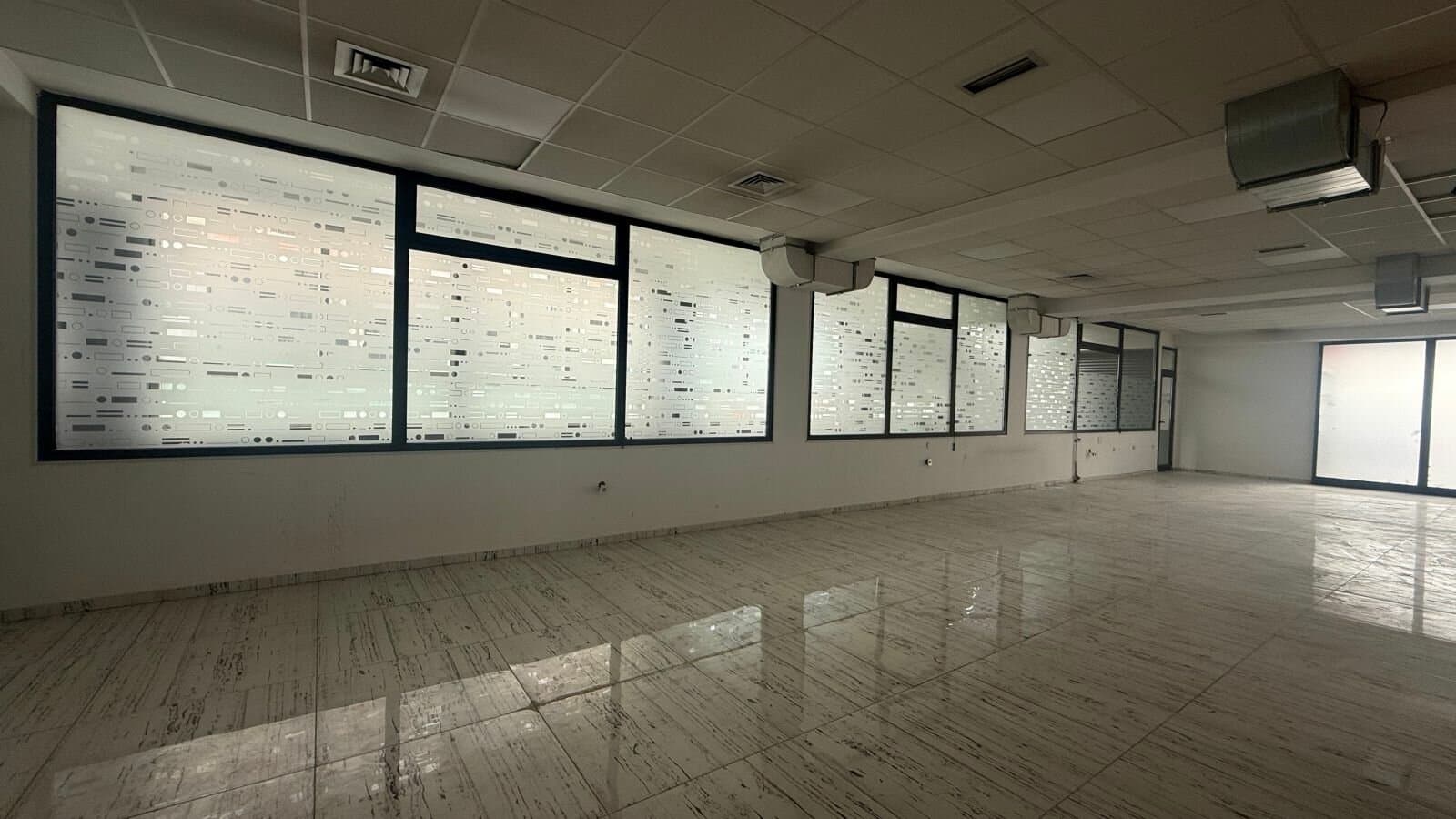 Деловен простор 800м2 во Центар - За Изнајмување - Центар - Слика 11