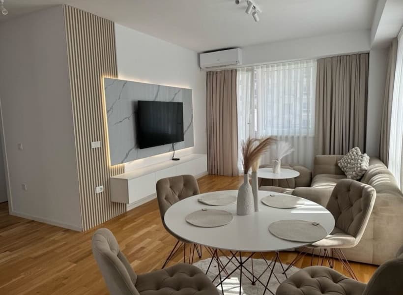 Комфорен стан 80м2 во East Gate - За Изнајмување - Скопје
