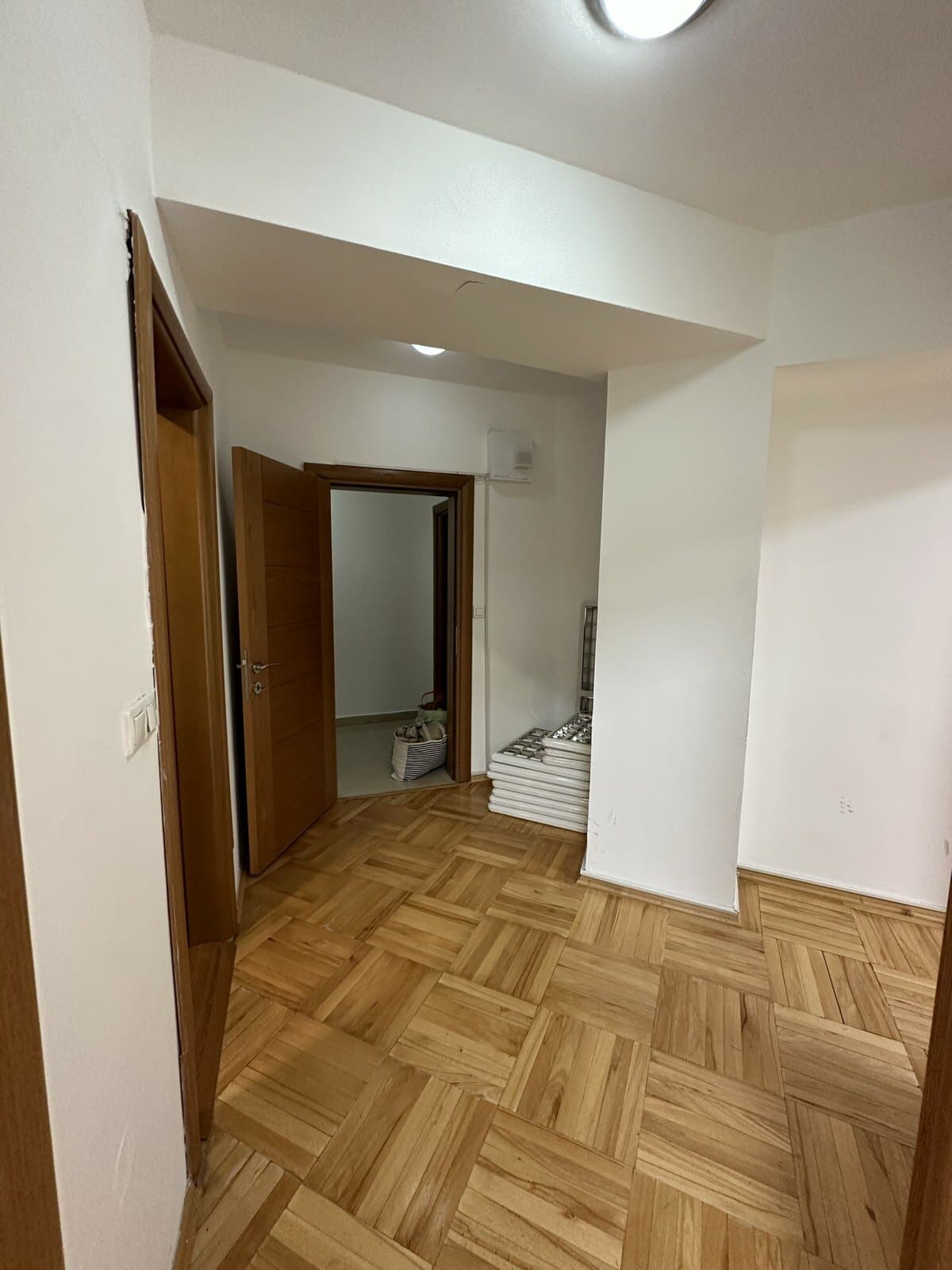 Деловен простор 193м2 во Центар - За Изнајмување - Центар - Слика 8