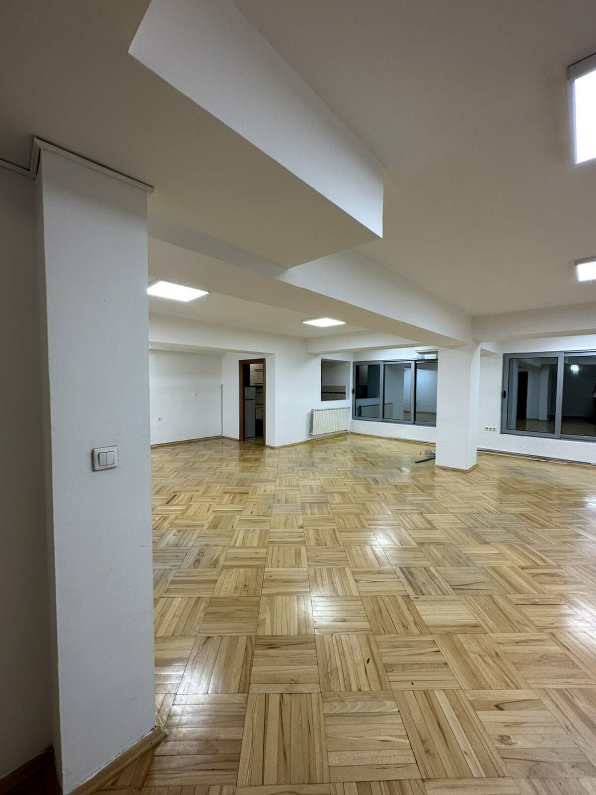 Деловен простор 193м2 во Центар - За Изнајмување - Центар - Слика 10