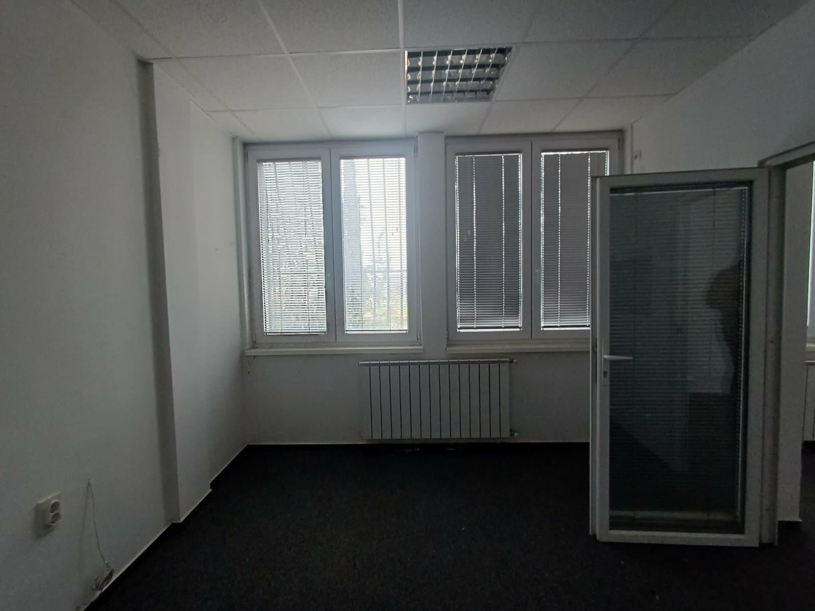 Деловен објект во Пинтија - 3