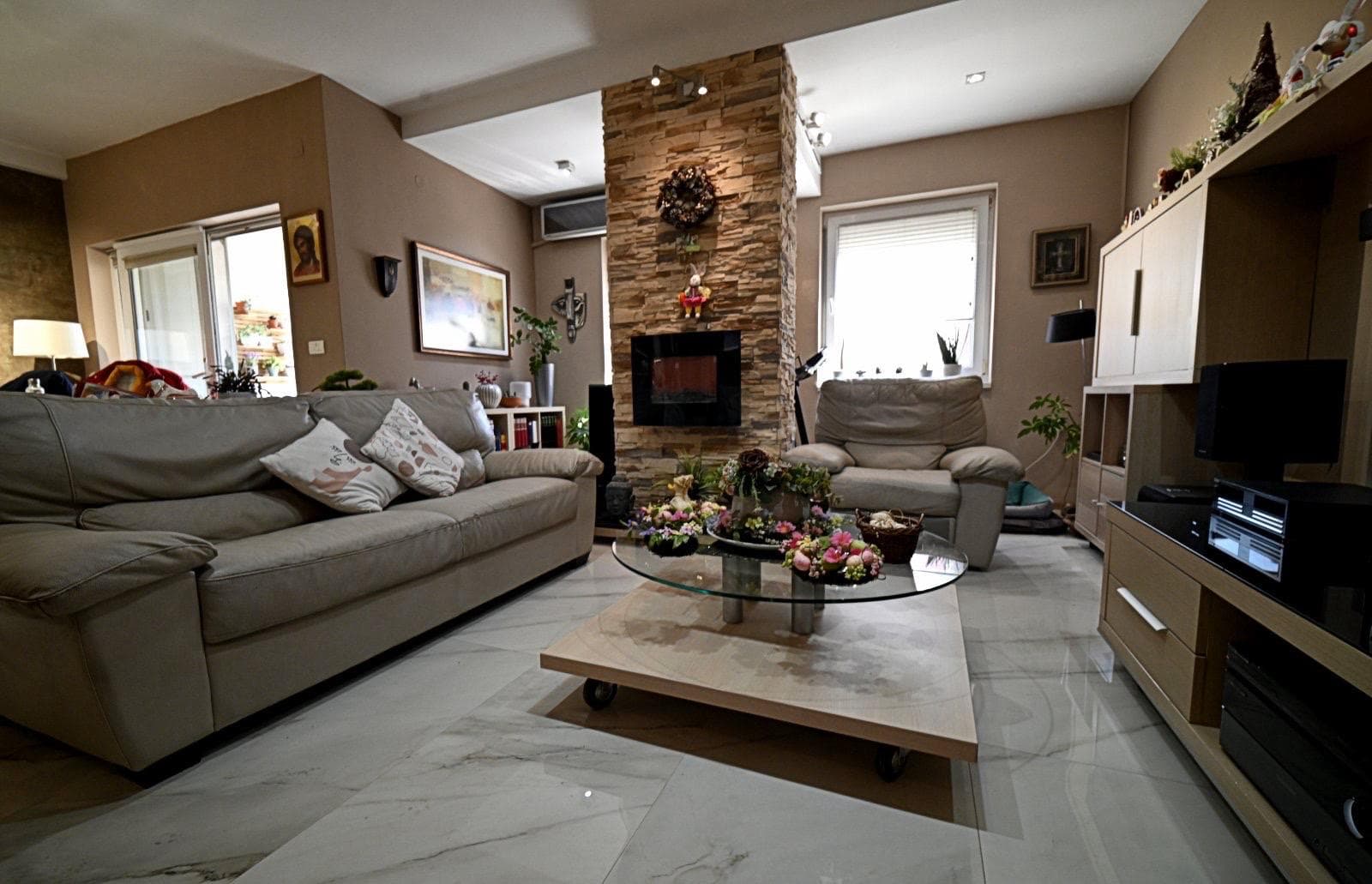 Куќа 350м2 на Водно - За Продажба - Центар - Слика 4