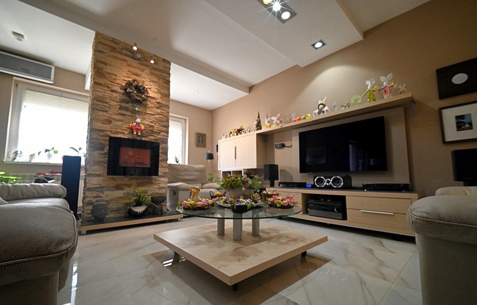 Куќа 350м2 на Водно - За Продажба - Центар - Слика 8