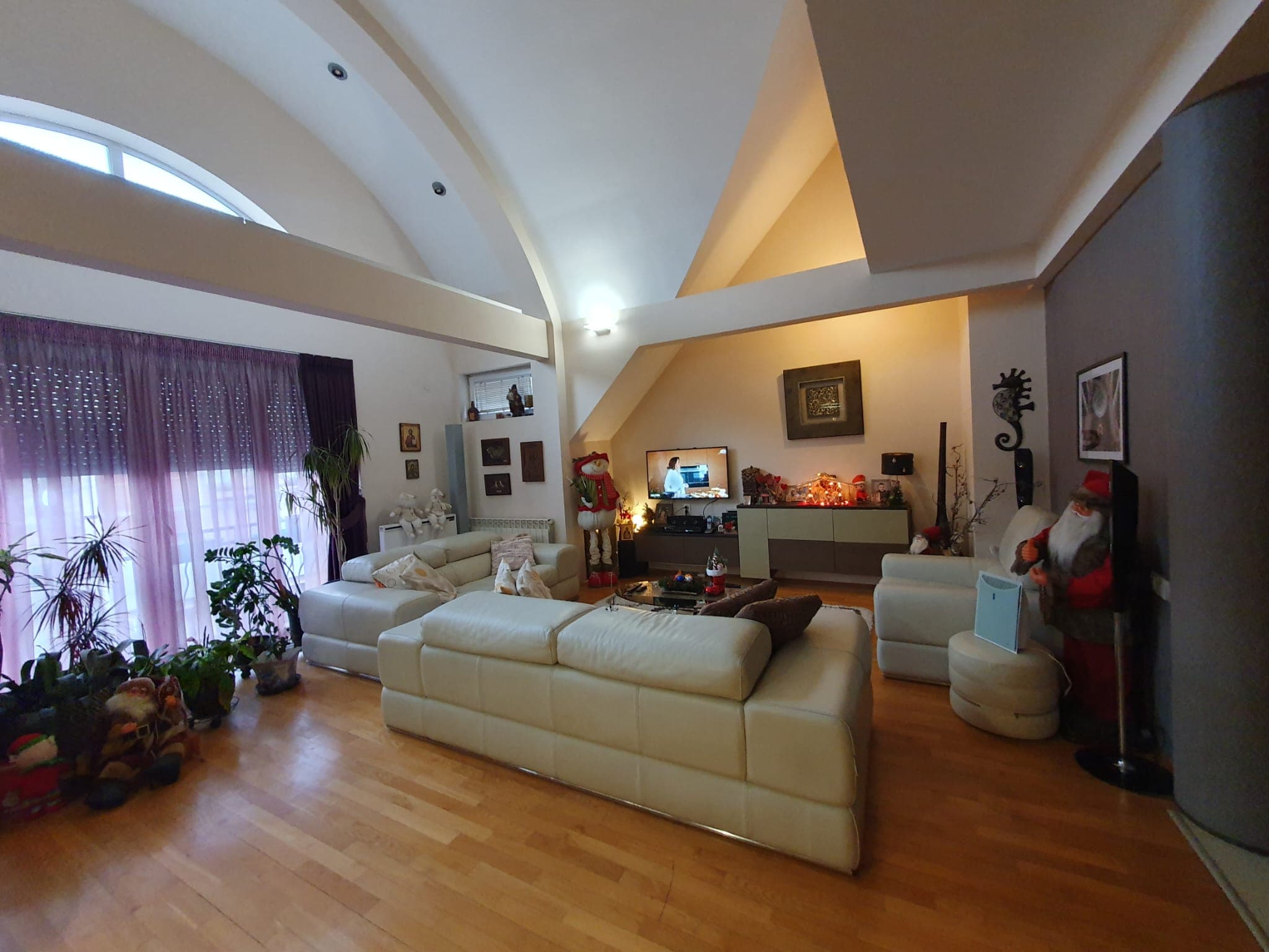 Куќа 350м2 на Водно - За Продажба - Центар - Слика 11