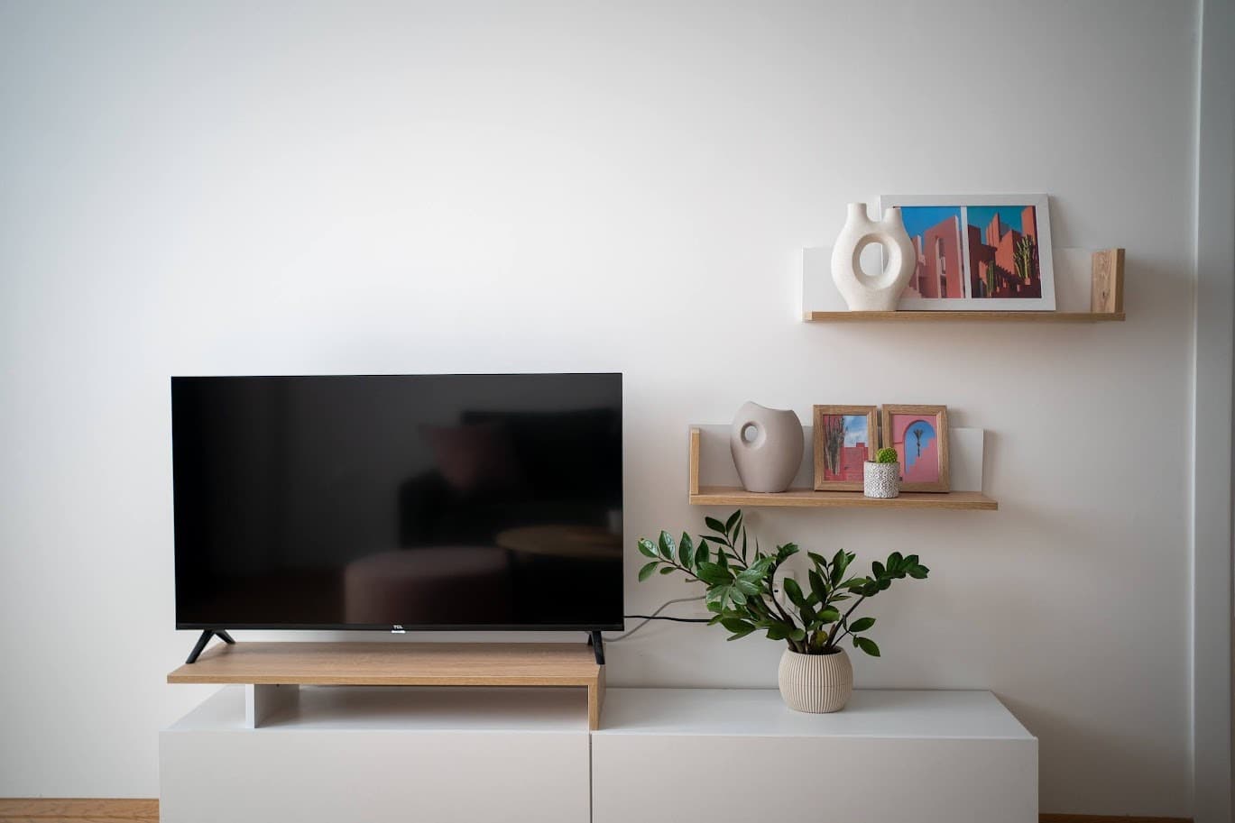 Опремен стан 50м2 во East Gate - За Изнајмување - Гази Баба - Слика 8