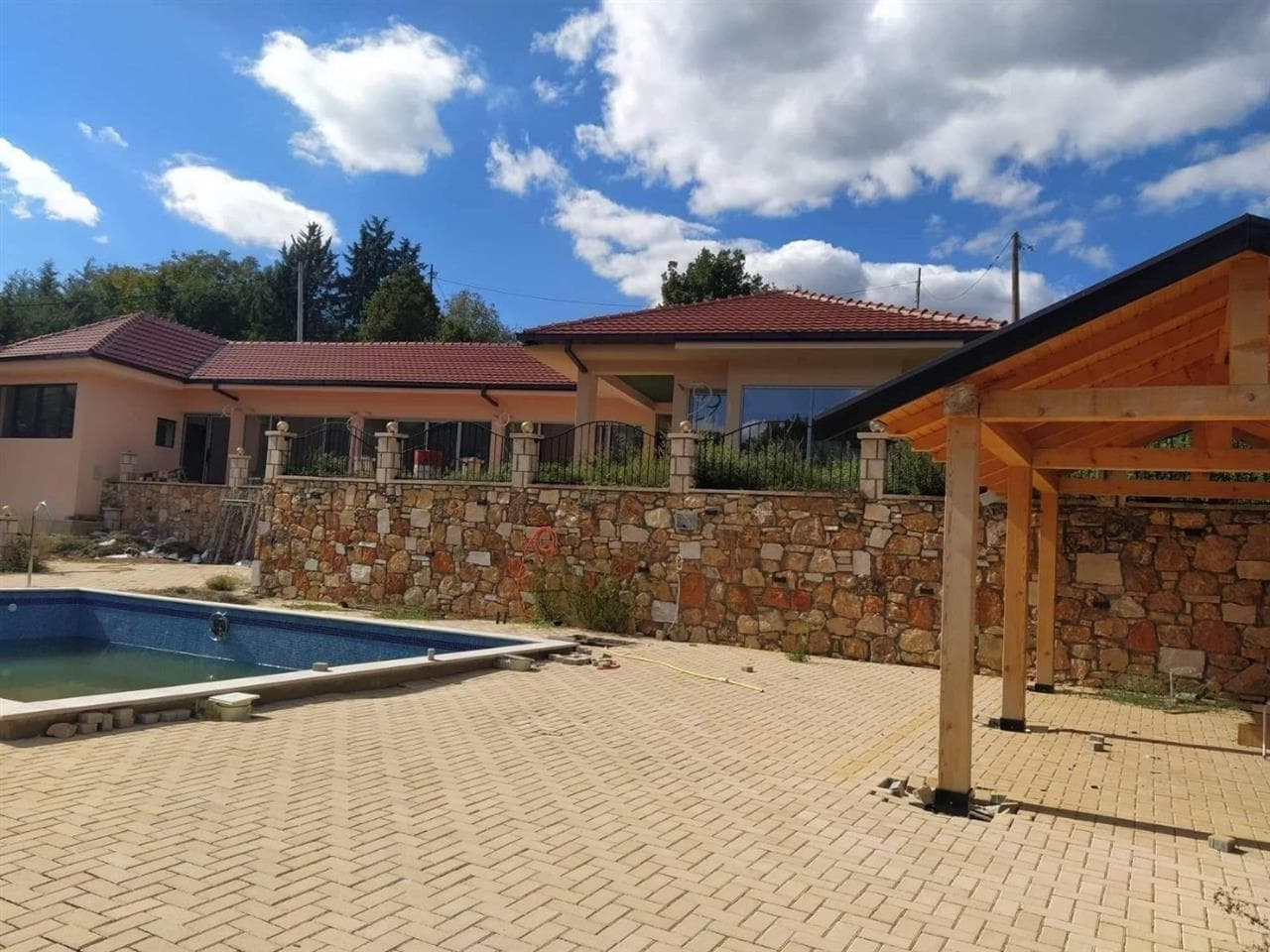 Деловен објект во близина на Марков Манастир - За Продажба - Студеничани - Слика 1