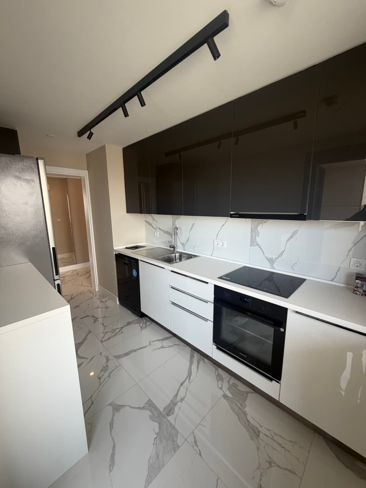 Стан 106м2 во Diamond - За Изнајмување - Центар - Слика 5