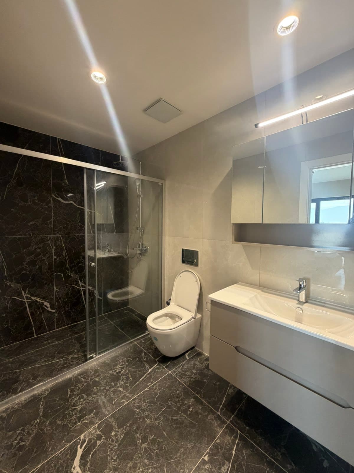 Стан 106м2 во Diamond - За Изнајмување - Центар - Слика 12