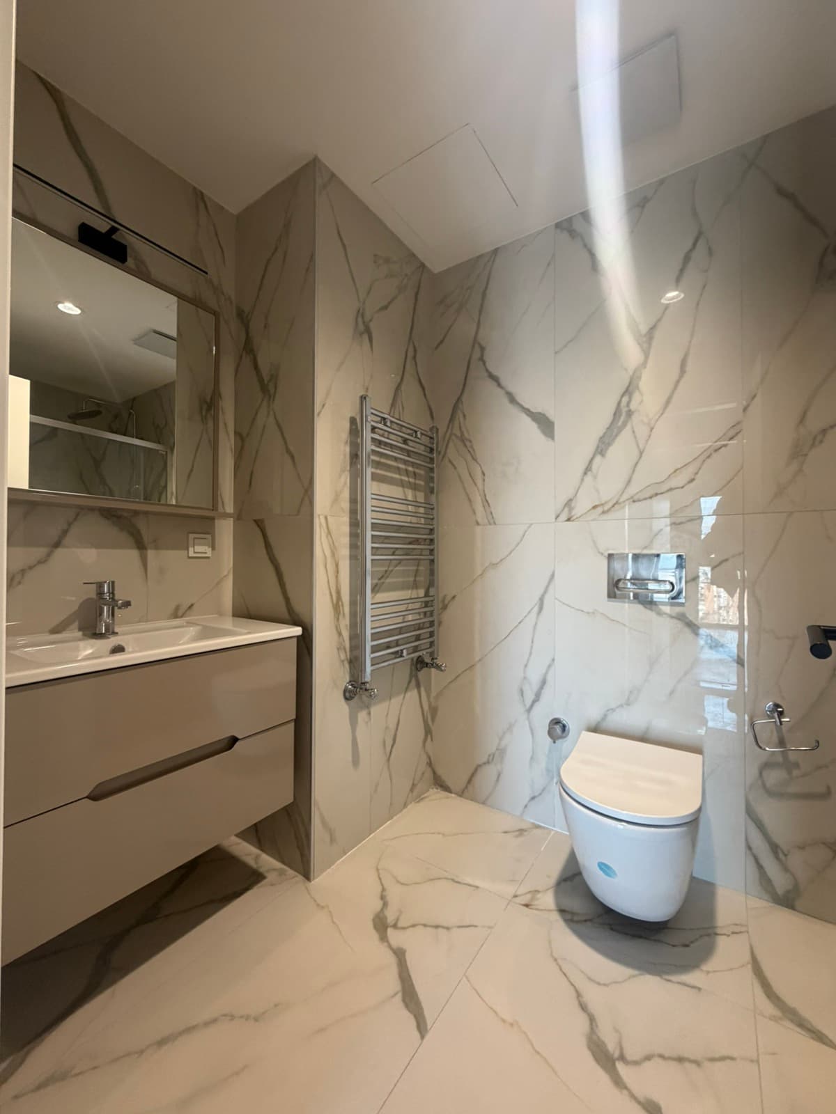 Стан 106м2 во Diamond - За Изнајмување - Центар - Слика 15