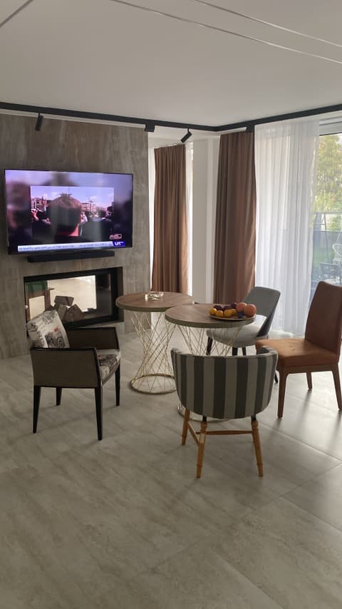 Exclusive house 600m2 in Vlae - For Rent - Karposh - Image 23