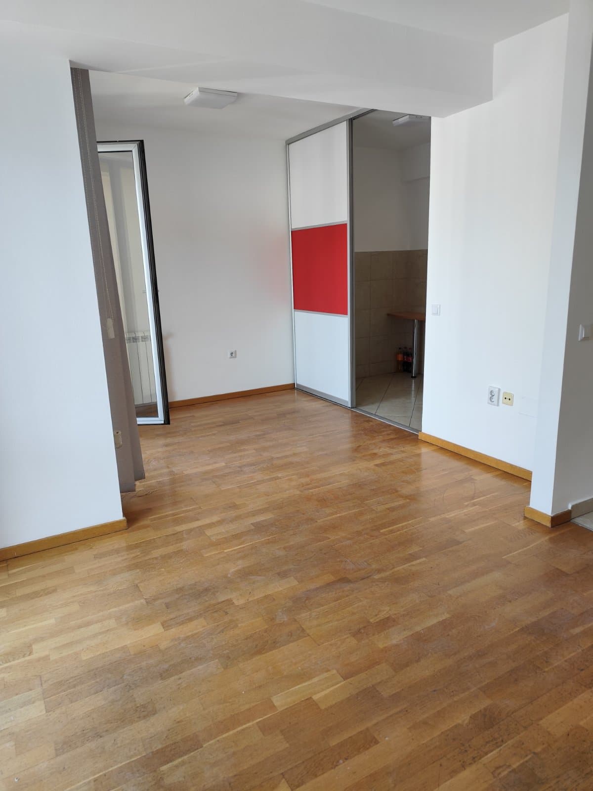 Стан 50м2 во Центар - За Изнајмување - Центар - Слика 3