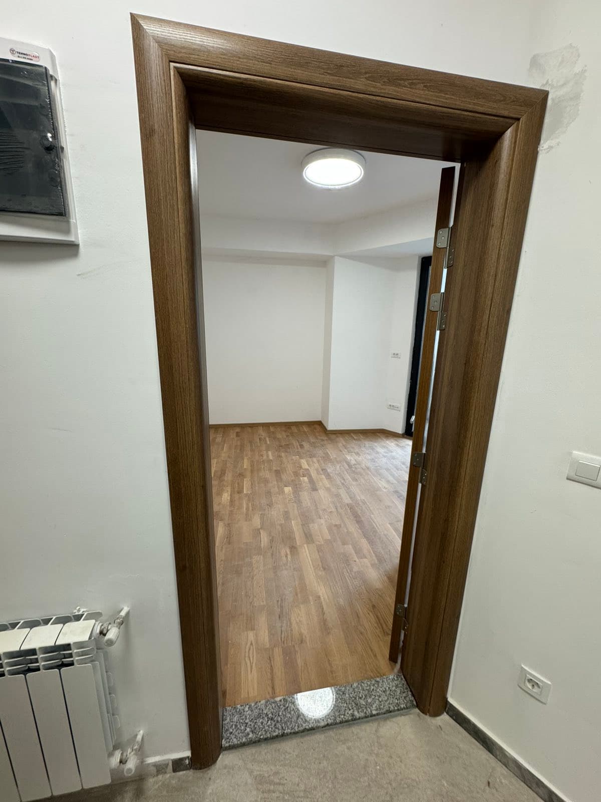 Стан 87м2 во Центар - За Изнајмување - Центар - Слика 6