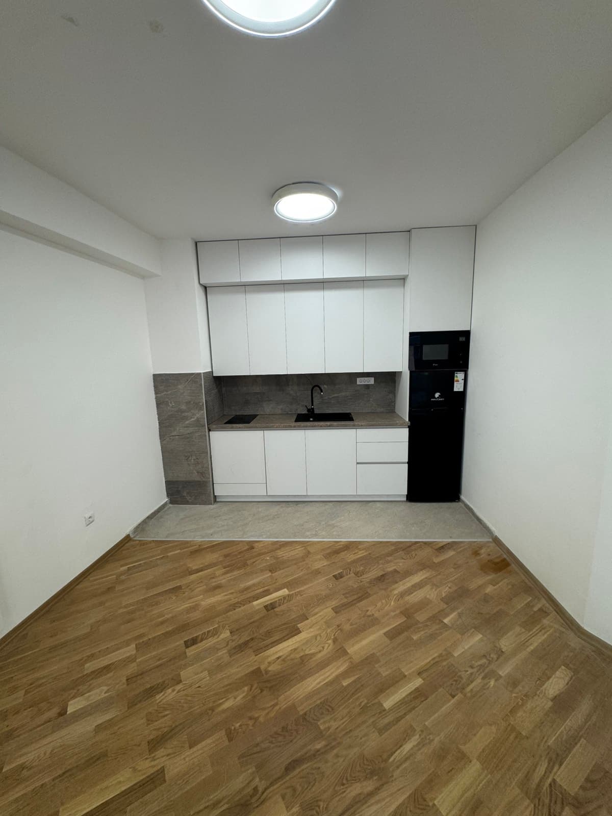 Стан 87м2 во Центар - За Изнајмување - Центар - Слика 12