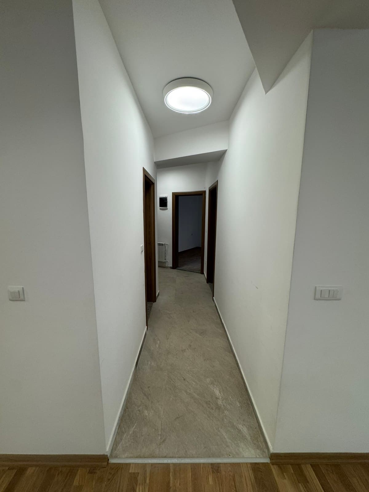 Стан 87м2 во Центар - За Изнајмување - Центар - Слика 13