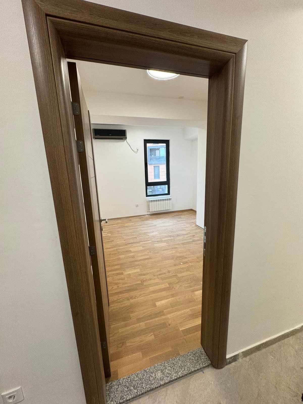 Стан 87м2 во Центар - За Изнајмување - Центар - Слика 14