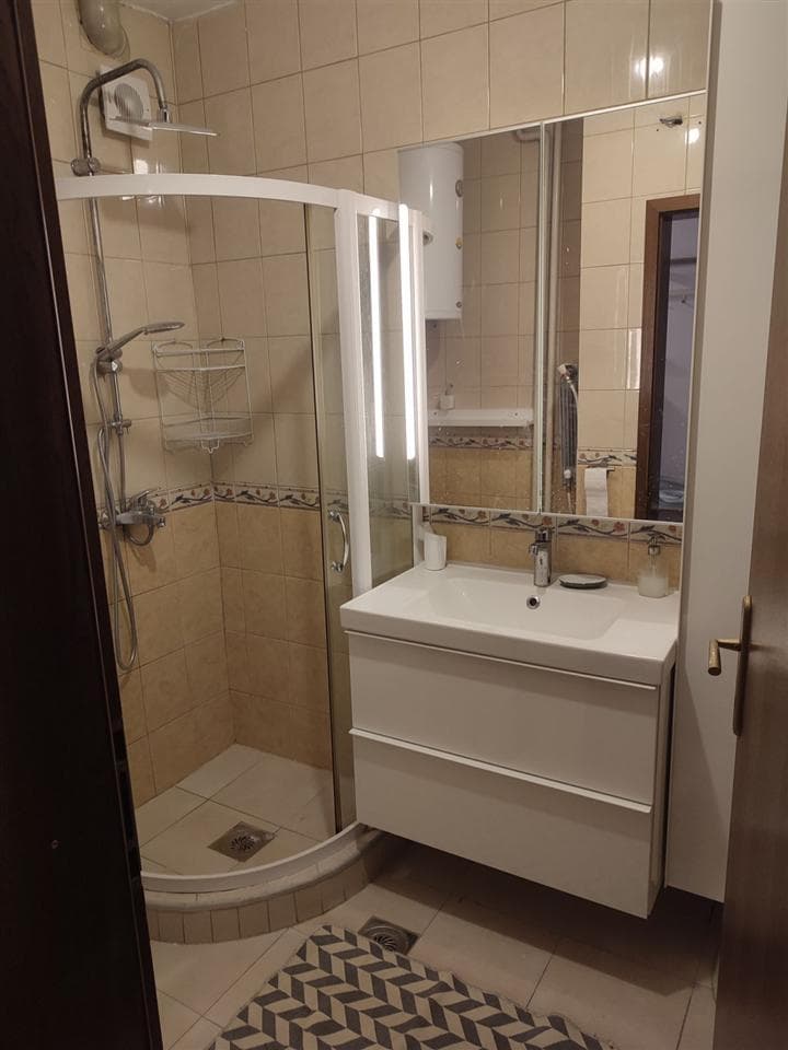 Стан 85м2 во Центар - За Изнајмување - Центар - Слика 9