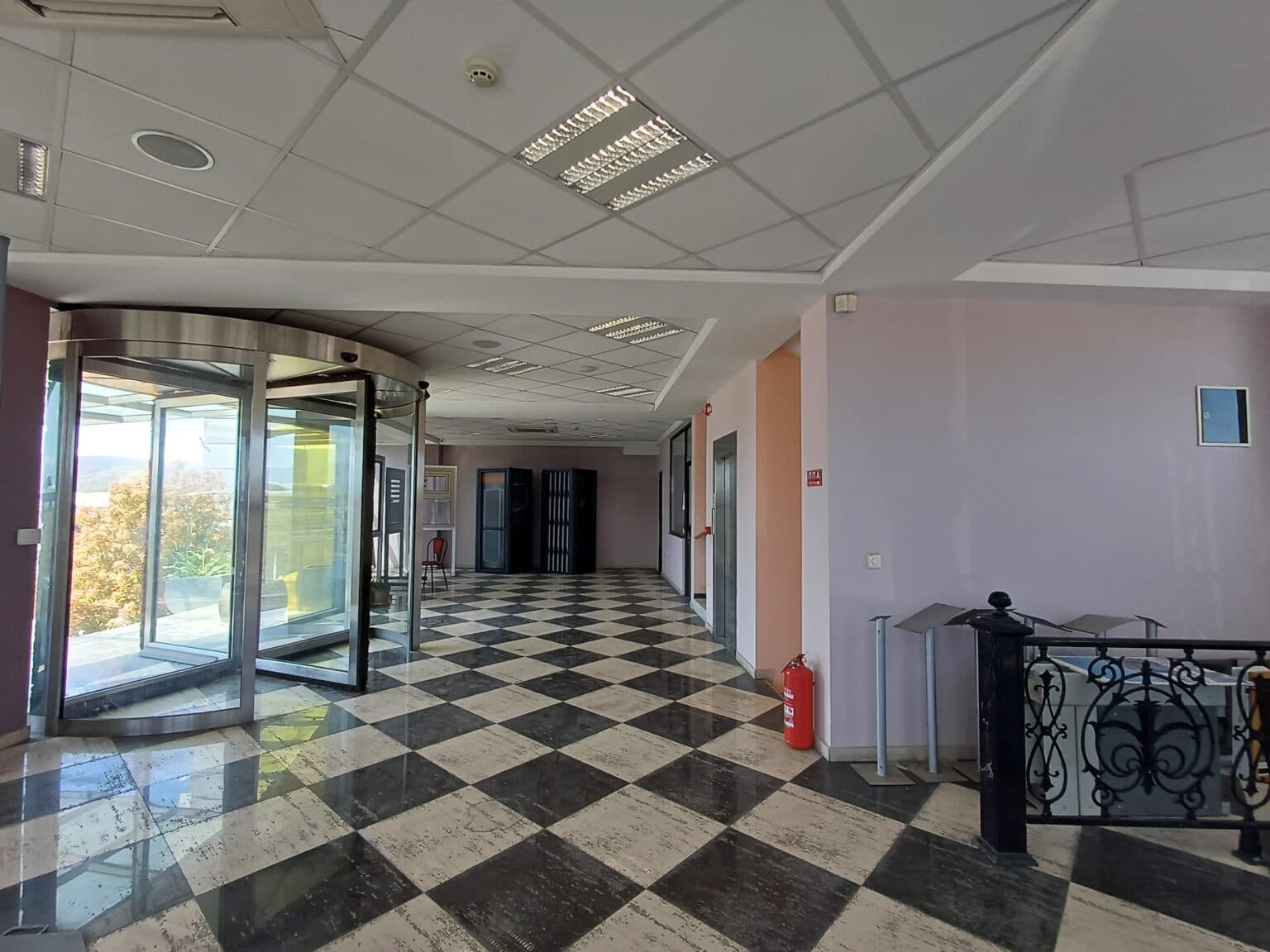 Се изнајмува ексклузивен деловен објект - 2