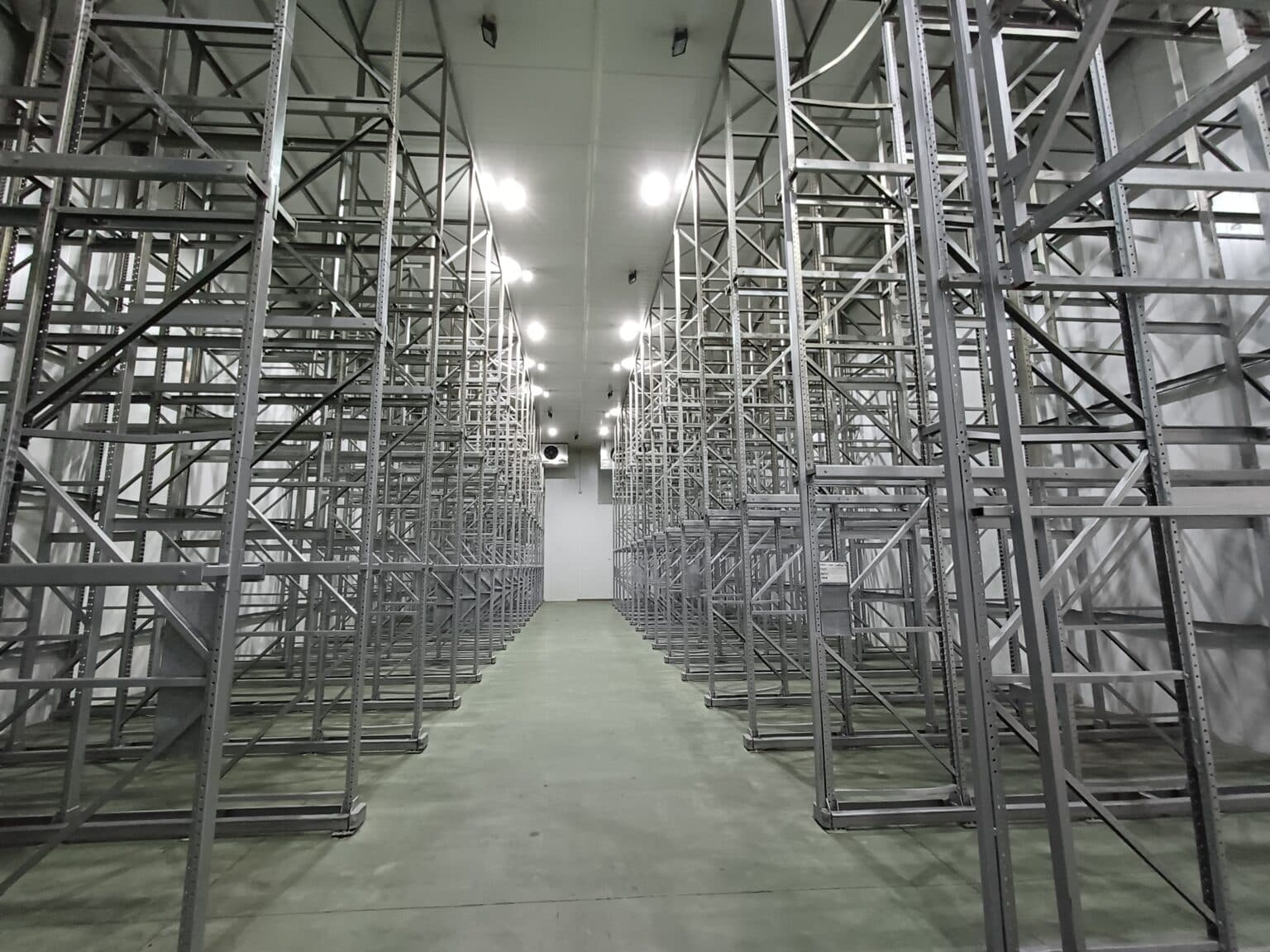 Industrial and logistics facilities for sale in Shuto Orizari - For Sale