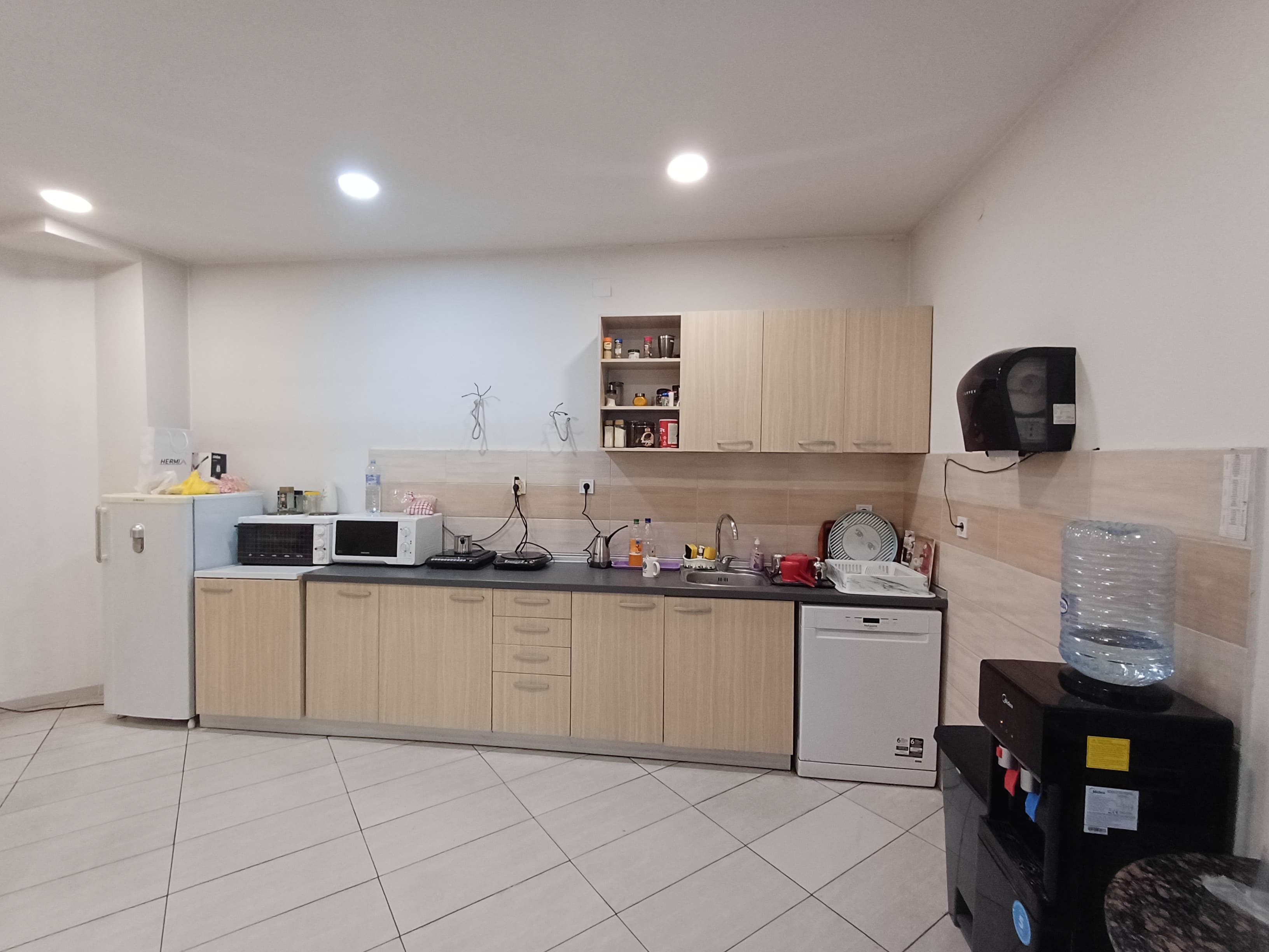 Деловен објект во Кисела Вода - За Изнајмување - Кисела Вода - Слика 4