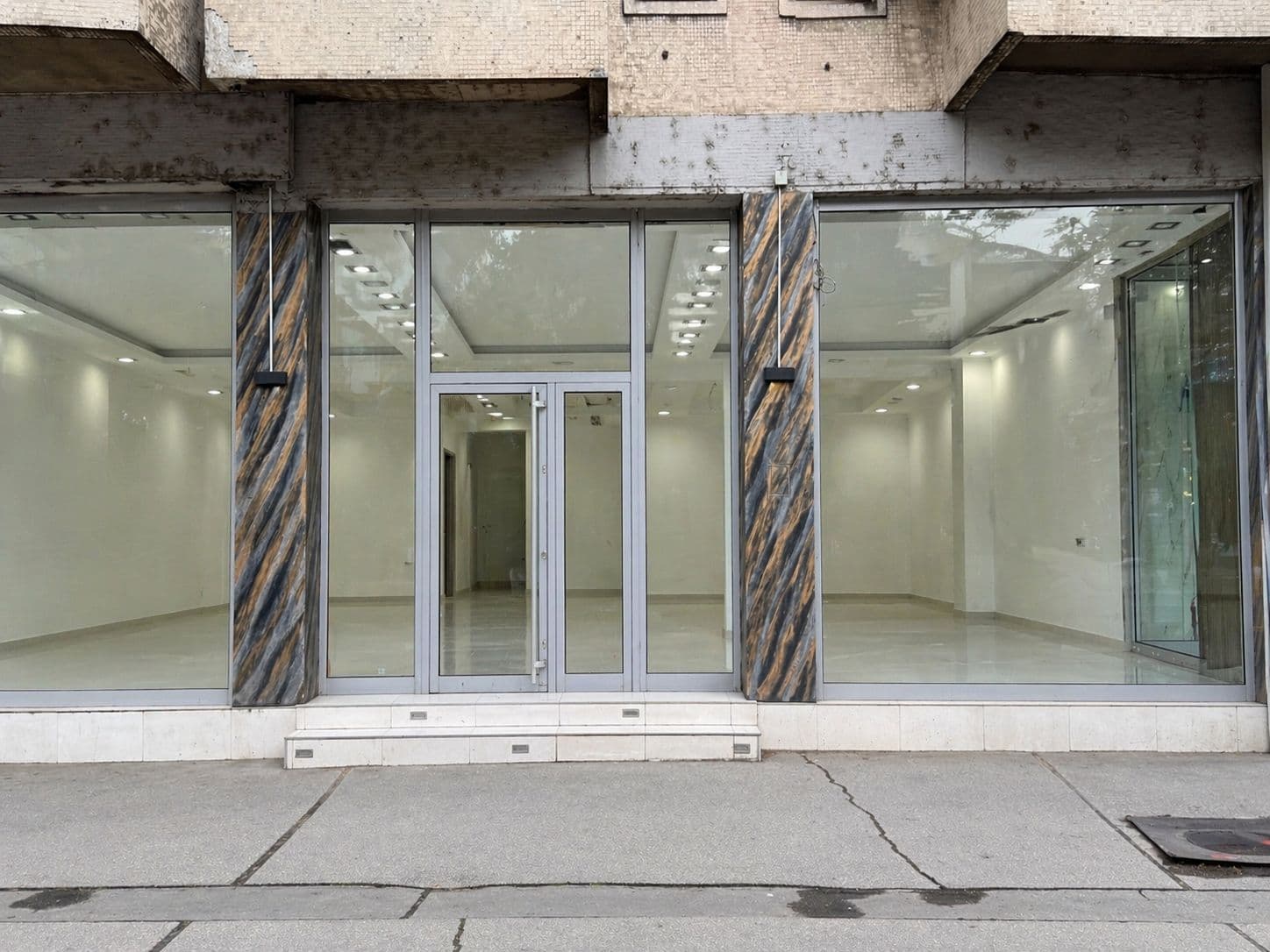 Се изнајмува деловен простор во Центар - 2