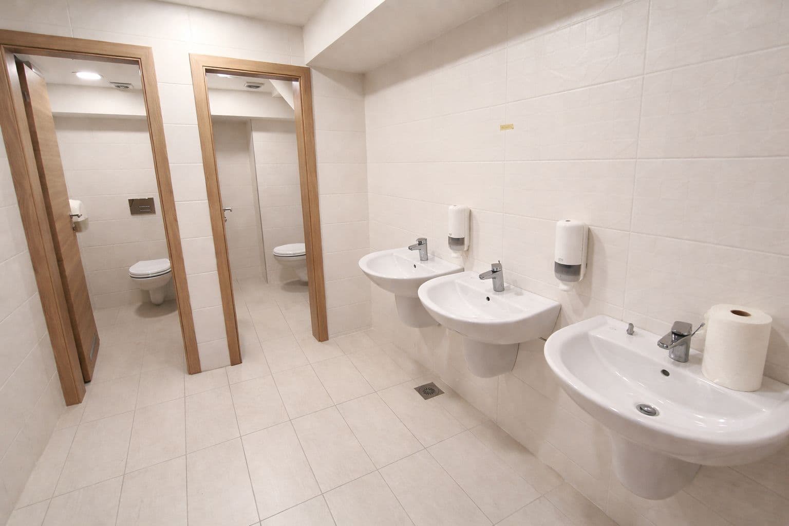 Се изнајмува деловен простор во Карпош - Слика 13