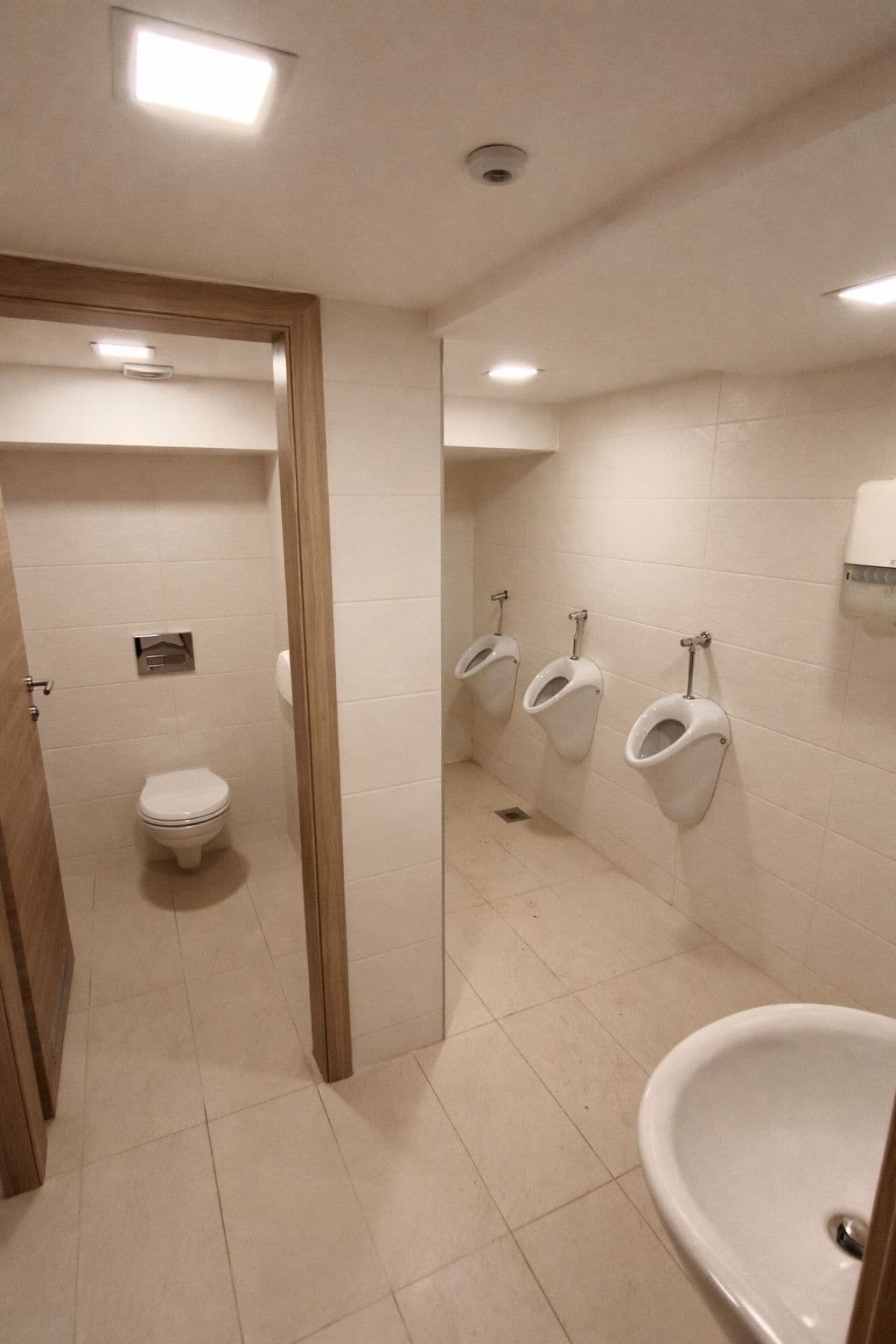 Се изнајмува деловен простор во Карпош - Слика 14